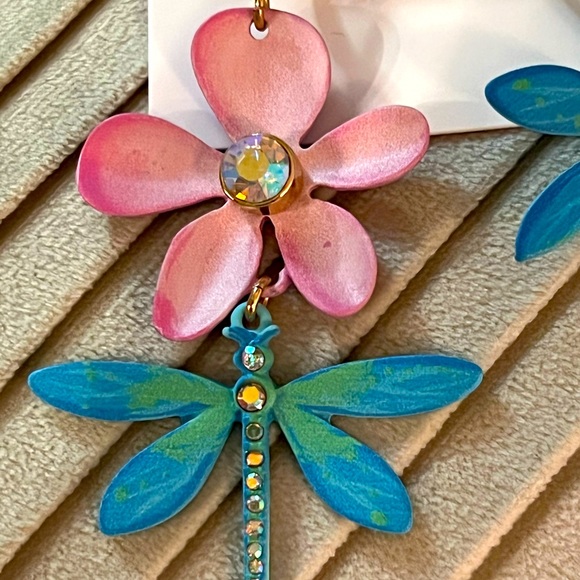 NWT Betsy Johnson Dragonfly Mismatched Earrings - Picture 7 of 9